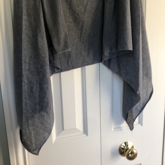 Light Weight Gray T-shirt Material Vest/Cardigan. Sleeveless. Size Small/Medium. - Picture 2 of 4